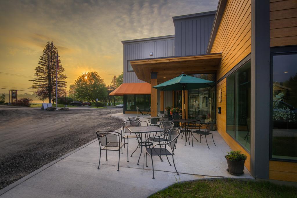 Sun & Ski Inn And Suites Стоу Экстерьер фото